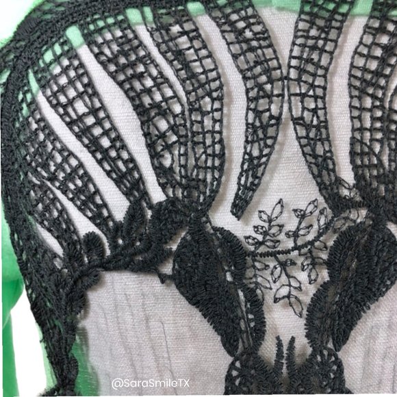 MODERN VINTAGE BOUTIQUE Boho Lace Skull Top small - Picture 4 of 9